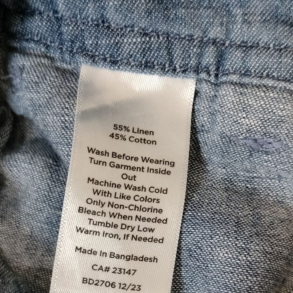EUC! Talbots Lightweight Denim Women's Shorts w/Tab Cuff Legs. Size 2P - Picture 6 of 6